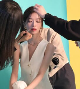 Roh Jeong-eui Instagram - 씨네 21 비하인드🎞️