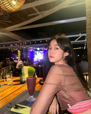 Roh Yoon-seo Instagram - 🦦🏝️💟