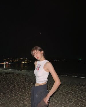 Roh Yoon-seo Instagram - 🏝️🐬🌺