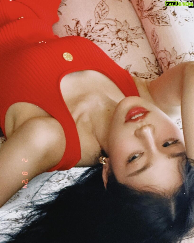 Roh Yoon-seo Instagram - 🏡