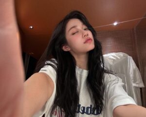 Roh Yoon-seo Instagram - 도라에몽 주머니 사진첩🤳✨🌌