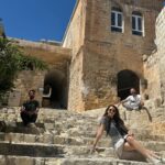 Rojda Demirer Instagram – Sanki zaman tünelinde başka bir dünyaya ışınlanmış gibiyiz 🫶dokusuna , tarihine ,medeniyetlerine hayran bırakan Mardin🫶 #mardin #doğuturnesi 🎭