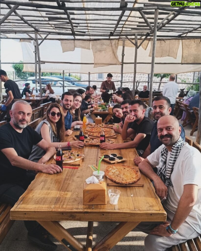 Rojda Demirer Instagram - Midyat ne büyüleyicisin 🫶 #midyat #aynalıkonak #darazindanları #süryaniköyü ##kafrospizzeria 🫶 Süryani Köyündeki Kafro’s Pizzeria pizza yemeden dönmeyin😋