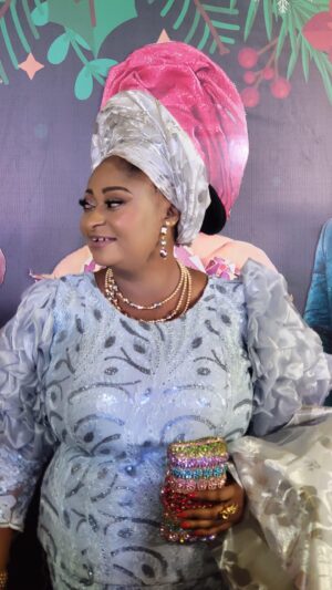 Ronke Oshodi Oke Instagram - #AdaOmoDaddy Movie Premier ❤️
Makeup 💄 @Fadebeauty_glam
Jewelry @oniyeti_jewelrystore