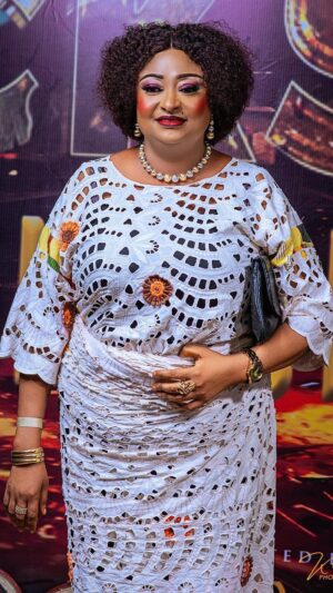 Ronke Oshodi Oke Instagram - Yesterday’s premiere of ALAGBEDE - BLACKSMITH was an exquisite experience. 

Heartwarming to witness the enthusiastic support from friends and fans as they celebrated this exceptional movie crafted by @jayeola_monje 

You all can see that beauty right 😃🥰❤️

💄 by @pearlposhlooks