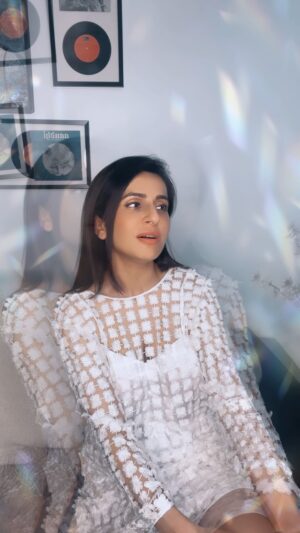 Roop Durgapal Instagram - Because singing is meditative 🧘 
.
.
.
Originally sung by @sallmagulagha ji 🙏 
.
.
.
.
#singing #noautotune #fazabhihaijawanjawan #salmaagha #singer #roopdurgapal #roopdurgapalsinging #reels #reelsinstagram #reelitfeelit #reelkarofeelkaro #reelsinstagram #reelindia #viral #viralvideos #viralsongs #viralvoice
