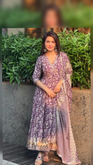 Roop Durgapal Instagram - Happy Durga Ashtami .. 😊 🙏 
Wearing this pretty purple outfit by @sajilo_official 
As Purple is the color of the day 💜 
.
.

#reelitfeelit #reelkarofeelkaro #explorepage #reelsinstagram #reels #trendingreels #reelsviral #viralvideos #RoopDurgapal
#navratri #navratrispecial #ashtami #look #lookoftheday #lookofthenight #purple