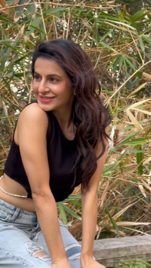 Roop Durgapal Instagram - I think God loves those who can smile their best when it’s the hardest thing to do.. 😊 
📸 : @sagarkumarmunjwani 
Hair & Makeup : @gleamora_simran 
Wearing Top by @athenalifestyle.in 
.
.
.
.
#reels #reelitfeelit #reelkarofeelkaro #reelsinstagram #viral #viralvideos #viralreels #roopdurgapal 

#reels #reelitfeelit #reelkarofeelkaro #reelsinstagram #viral #viralvideos #viralreels #roopdurgapal