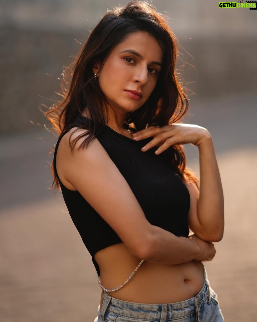 Roop Durgapal Instagram - This summer is really 🔥 . . . 👗: @athenalifestyle.in 📸: @sagarkumarmunjwani Muah @gleamora_simran . . . #photooftheday #photography #photoshoot #fashion #roopdurgapal