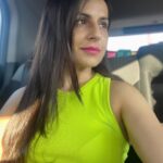 Roop Durgapal Instagram – Just some unfiltered tips to pass time while being stuck in traffic 😝
.
.
.
.
#sunkissed 
#carfie 
#selfie #roopdurgapal
