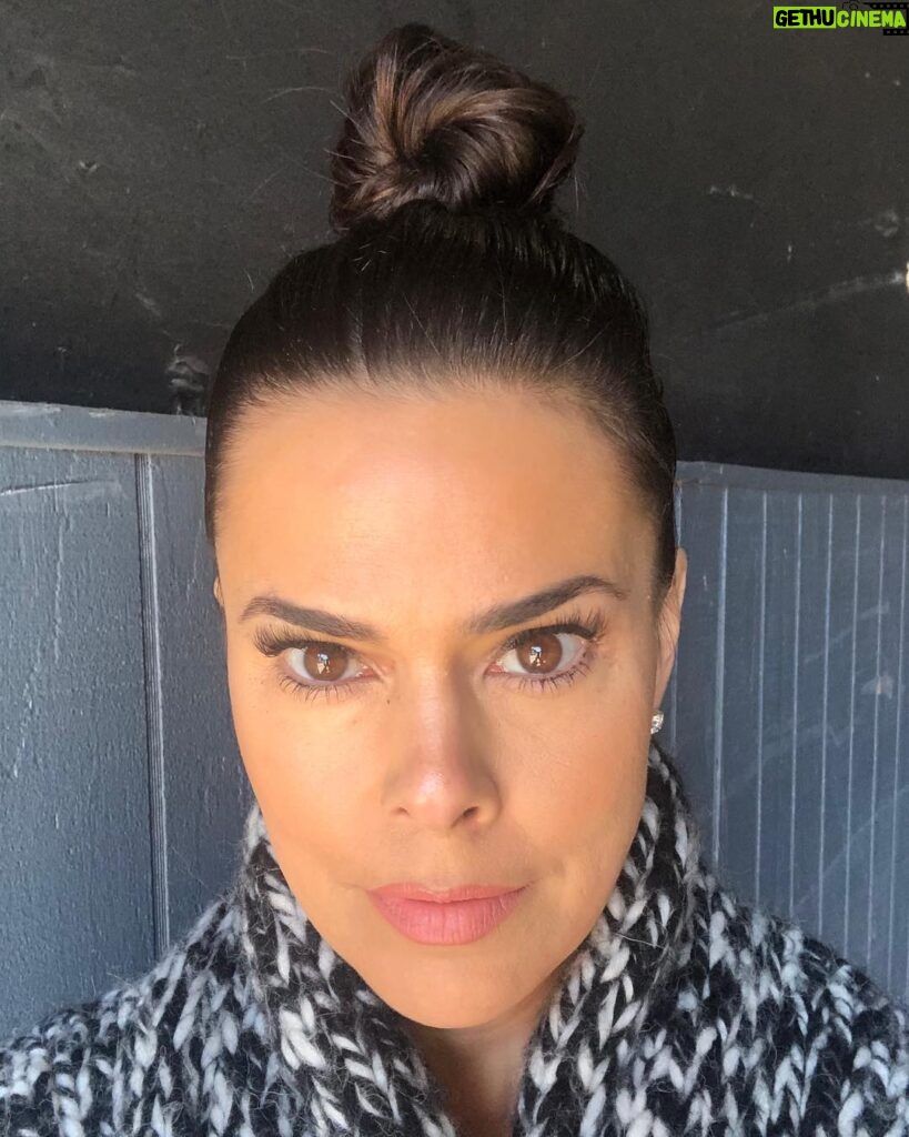 Rosa Blasi Instagram - Top Knots...the sweatpants of hair-dos. Who’s with me?!? 🙋🏽‍♀️#topknot