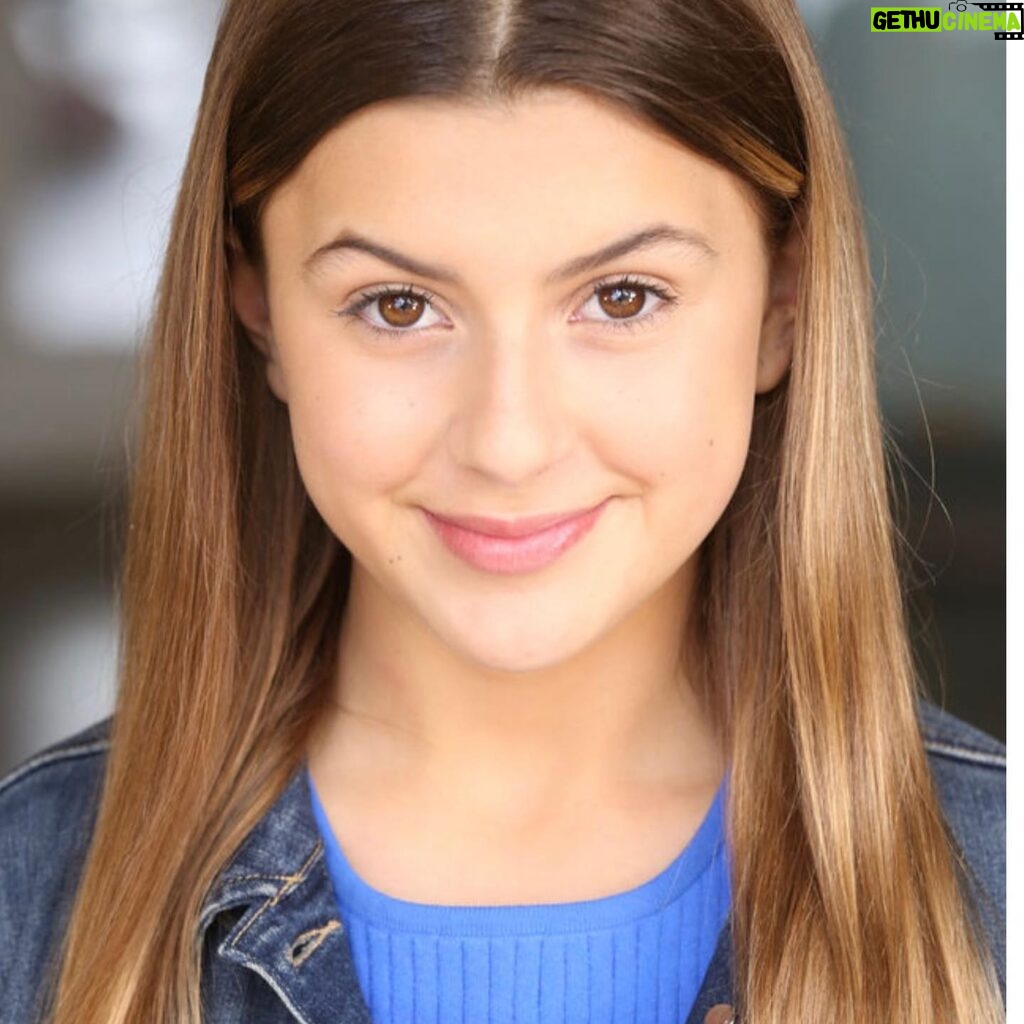 Rosa Blasi Instagram - Look out 2020! There’s a new SAG 🎬kid in town and she’s gotten her first headshots! Thanks to the talents of photographer @deidhra who was not only fun to work, but also able to capture the many faces of my old soul/sassy kid @kaiafinn who has been BEGGING for years to be allowed to pursue this, and finally convinced her dad via a power point presentation w/rebuttals anticipating any possible argument! As I used to say when I was little “here my go!” #kaiafinn #kidactor #headshots #hollywooddreams