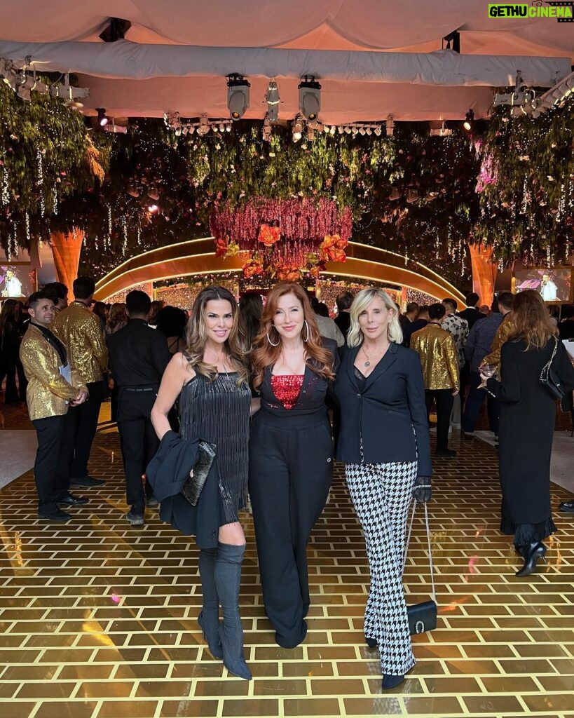 Rosa Blasi Instagram - 10 feet from a private performance by @eltonjohn and THE most epic opulent party I will ever attend in my life hands down.The little girl version of myself was legit crapping her pants and having pinch me moments all night. Grateful is an understatement. With @lisaannwalter @tditty123 and @michelle_chiklis