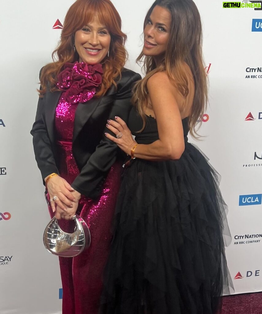 Rosa Blasi Instagram - Weekend fun at the @eltonjohn Oscar viewing party (raising money for AIDS) and the MPTF Night begore party with one of my longtime bff’s @lisaannwalter 💕 @ejaf