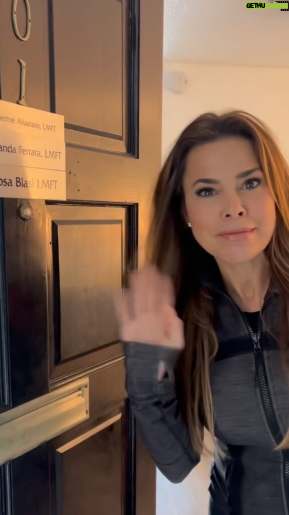 Rosa Blasi Instagram - And for my next act…watch me as I juggle some jobs (MFT in private practice, @stairwayrecovery group leader and actor) whilst making it seem effortless 😅or as I like to call it “making time management my b@*ch!”
