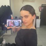 Rosalía Instagram - Hola, hoy toca post serio con caption serio: HOY HACE 2 AÑOS QUE SALIÓ MOTOMAMI lmklqwlmwlkqzkamksaaaaaaa puse el corazon la mente el alma la voz el cuerpo entero a este proyecto y lo recibisteis como se recibe al amor de tu vida en el aeropuerto después de que se haya tirado un par de años fuera ufff NUNCA DOY VUESTRO AMOR POR SENTADO gracias a eso pude hacer un tour por gran parte del mundo que no es poca cosa🙏 A veces cuesta acordarse de pk uno hace lo que hace, porque no es fácil levantar proyectos y hacer algo que los demás terminen escuchando, viendo, disfrutando y haciéndose suyo porque literalmente MOTOMAMI NO ES MÍO ES VUESTRO DESDE EL DÍA QUE SALIÓ❤️Madremía que recuerdos buscando estas fotos!!! son hechas a lo largo de los años que estaba preparando todo a ciegas porque una nunca sabe..y viéndolo en retrospectiva ahora es jebi!! eso se creó, eso pasó. Ultimamente he tenido un poco de montaña rusa en mi vida como sabéis pero como también sabéis soy una mujer que voy a muerte con todo lo que hago y tengo muchas ganas de hacer más música, más mundos, de meterme en más lios y de dar más🤲 Gracias GRACIAS GRACIAS ni en mis mejores sueños podía imaginar lo que Motomami ha terminado siendo y es por vosotros
