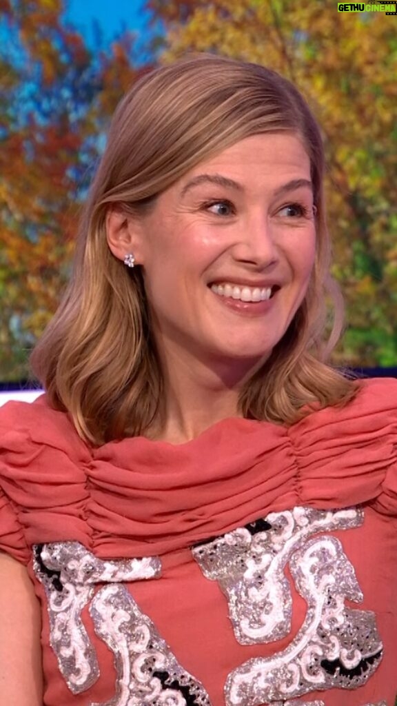 Rosamund Pike Instagram - “She’s not that bright, but she thinks she is!” 😅 @mspike talks Elspeth, her scene-stealing character in #Saltburn. #TheOneShow #iPlayer