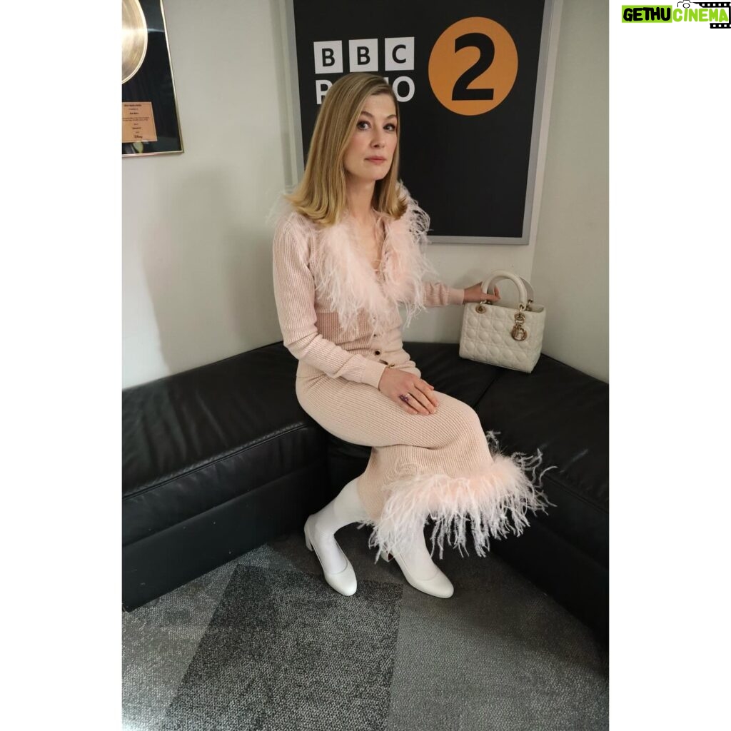 Rosamund Pike Instagram - Had so much fun with @claudiawinkle on her show this morning talking tiny wins, elf ears, Supertramp and Saltburn. Thank you @bbcradio2 for having me. And thanks @leithclark @davidebarbieri_ @florriewhitemakeup @prosper_pr