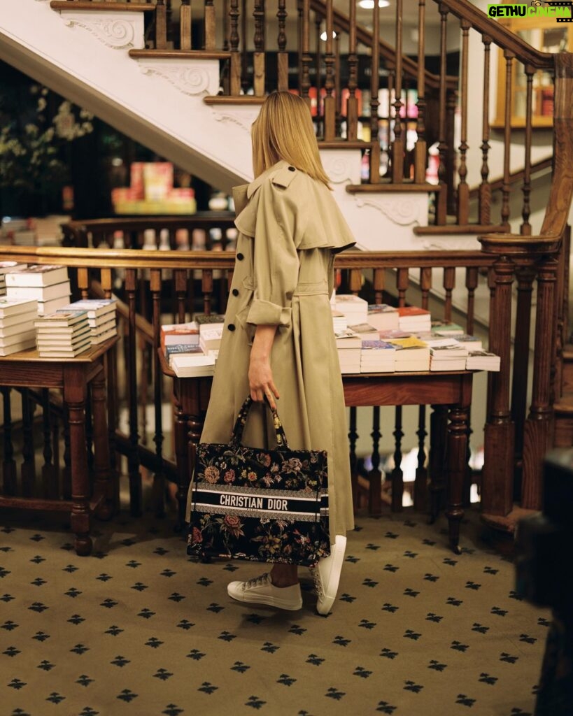 Rosamund Pike Instagram - Amidst the plethora of treasures discovered, one gem sparkled the brightest – the joy of being in a bookshop with no one around. As we bid farewell to the second edition of Book Tote Club, our House friend @MsPike carrying her #DiorBookTote by @MariaGraziaChiuri embraced the enriching experience of traveling the world while sitting still, in the presence of captivating company found within the realm of literature. © @MarionBerrin