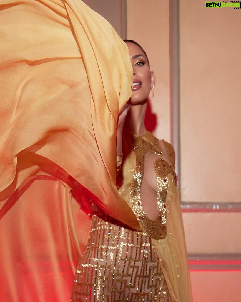 Rosanna Zanetti Instagram - 💛🌙✨ Fotitos de la fiesta de @bulululife después de los Goya. Sigo soñando con este look! 📸 @adrian_nucelaar