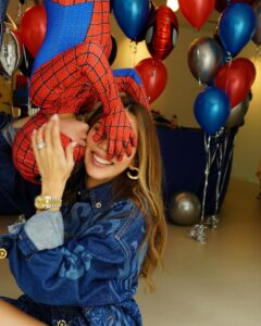 Rosanna Zanetti Instagram - Te amo tanto Matteo ♥️🪐✨🕷️ Feliz cumpleaños número 5!! Como me dices: Hasta los planetas, más arriba, más arriba!