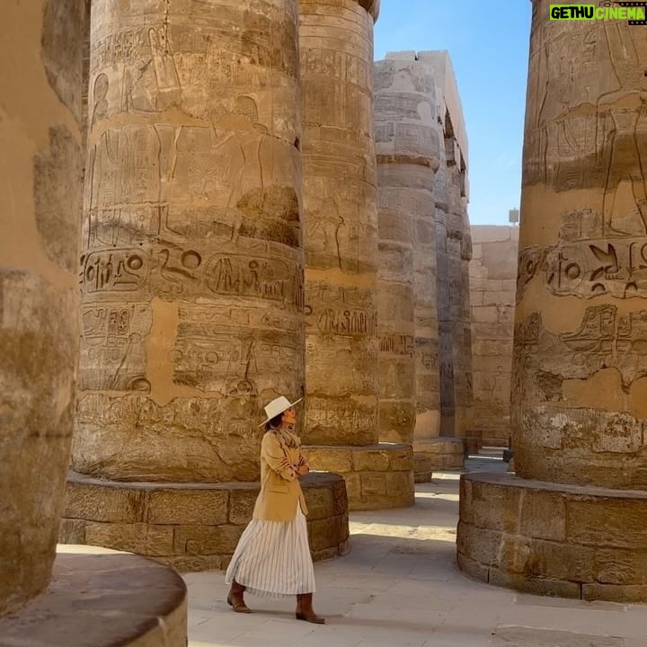 Rosanna Zanetti Instagram - El imponente Templo de Karnak, sin duda de mis favoritos! El encanto de @moudira_hotel ✨ Uno de los más especiales de todo el viaje. #karnaktemple #karnak #egipto #egipt