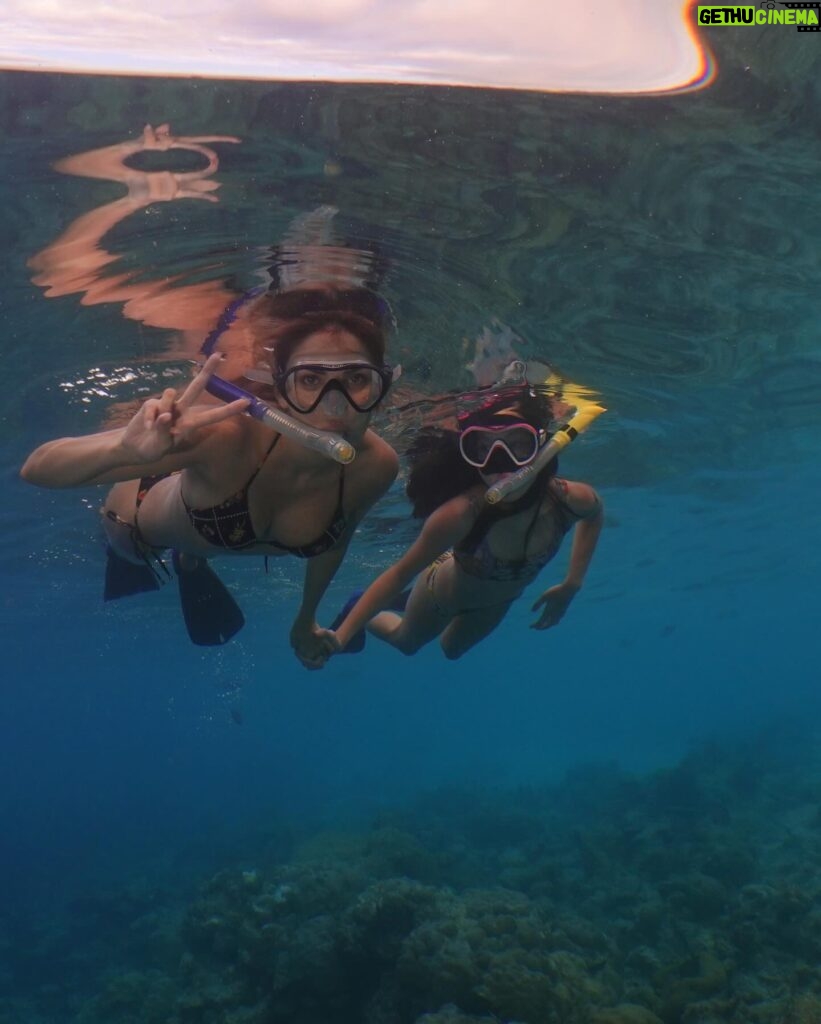 Rosanna Zanetti Instagram - En este viaje aprovechamos cada día al máximo ✨🦋🐚🌊