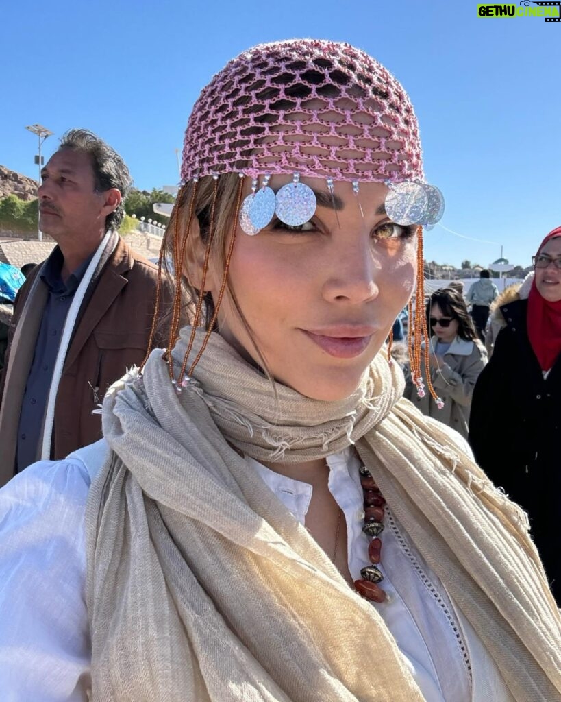 Rosanna Zanetti Instagram - Templo de Kom Ombo La luz, los detalles y el video de lo que me dice David la mayoría de las veces que me graba 🫶🏼 📸db #egipto #egipt #komombo #komombotemple