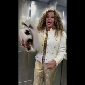 Rosario Flores Instagram - Caracas sin palabras, EMOCIONADA estoy y estaré mucho tiempo. Gracias por sentirme de esa manera!!! No lo puedo olvidar!! #venezuela #teatroteresacarreño #telodigotodoynotedigoná #caracas