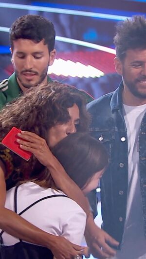 Rosario Flores Instagram - 😜 Aquí todo el mundo quiere su sello de Monstrua, ¡pero hay que ganárselo!

💬 ¿Creés que @aitanax , @pablolopezmusic y @sebastianyatra se lo merecen? #LaVozKids
