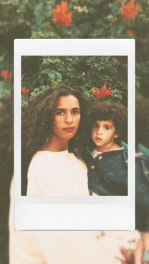 Rosario Flores Instagram - Alba, felicidades amor!!! Te quiero!!! Mi niña chica… Hoy cumples 37 años, no me lo puedo creer!!! 

Y hoy aniversario de mis padres!!! Hoy hay fiesta en el cielo 👏👏👏❤️❤️❤️❤️❤️❤️❤️❤️