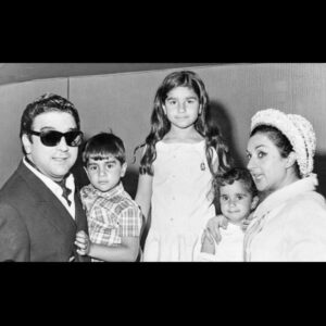 Rosario Flores Instagram - Felicidades Papá, siempre en mi corazón! Tu música, tu sentimiento, tu bondad, tu generosidad… Te quiero!!! #Elpescailla #Antoniogonzalez #Telodigotodoynotedigona