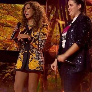 Rosario Flores Instagram - No te exageramos cuando te decimos que @rosarioficial y @amandasanchez____ juntas son pura dinamita. 🔥💃

¡Nos quedamos a vivir en esta canción! ❤️ #LaVozKids #Rosario