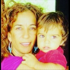Rosario Flores Instagram - ¡Hoy es el cumpleaños de mi madre y de mi hijo, mi madre cumpliría 101 años y mi hijo cumple 18 años, así que hoy es un día muy especial para mí! ¡Inmensa de amor me siento!