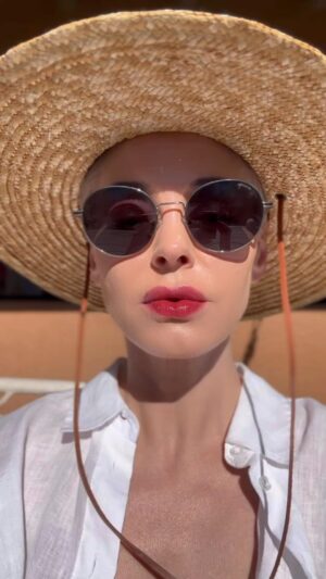 Rose McGowan Instagram - A little Christmas song for you. Much love x Rose