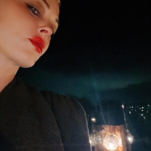 Rose McGowan Instagram - How my livestream went in 4 photos. It’s always scary for me to go live. It takes a lot for me to reveal myself. Most of my life you’ve known me as a character. And it’s easier to hide behind a character than it is to smash the screen and be with the audience. Happy you could join me. It’s been a journey and I’m grateful you’re on it with me. #selfportraits #RoseArmy #instagramlive