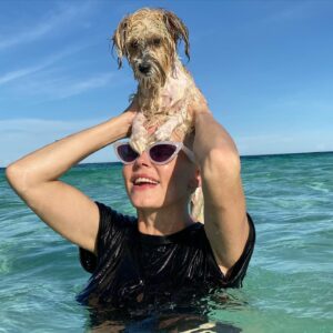 Rose McGowan Instagram - Healing cleansing loving. I wish this for all of you 🤝🤍