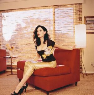 Rose McGowan Instagram - Beautiful photos. Looking back, I see a lovely young woman who had not found her voice, who suppressed until explosion. Don’t you sometimes wish you could go back and help your past self? I do. I would’ve told her to be proud of who she was, to not let Hollywood society dictate value and to not internalize stranger’s voices. Thank you @iconic_rosemcgowan for unearthing these images. #90s 📸 @andrewmacpherson_official