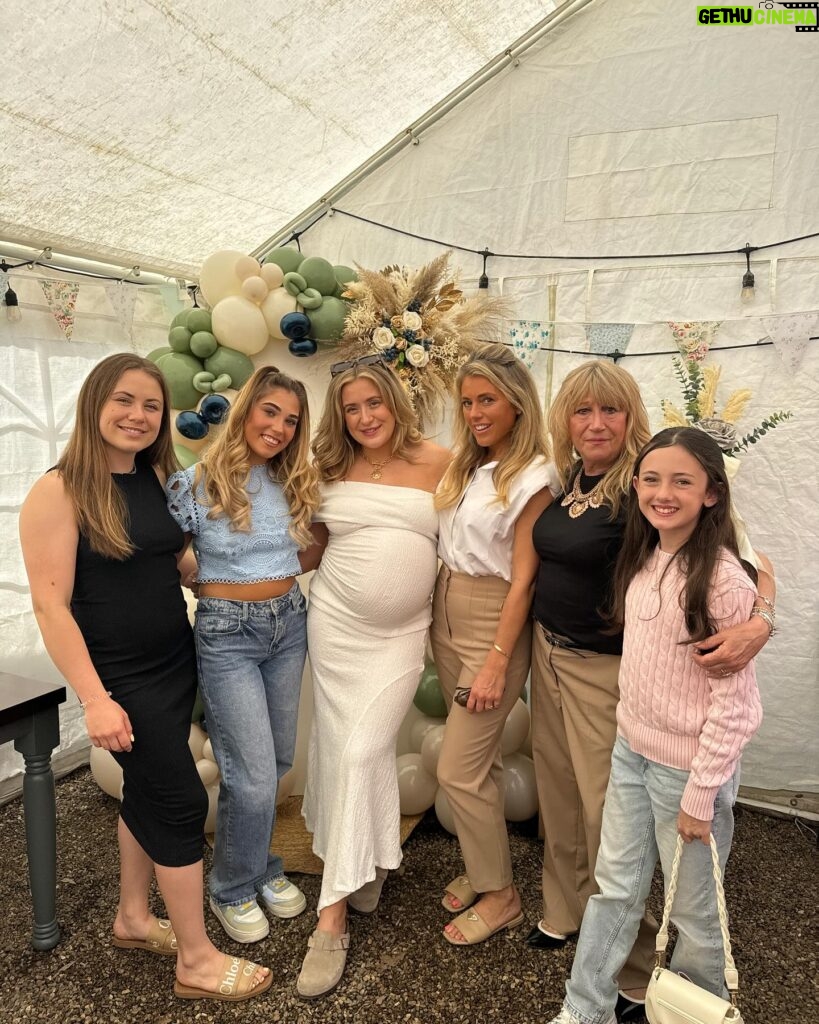 Rosie McClelland Instagram - The cutest baby shower for my Auntie @phoeleyland thank you @plumeoffeathers_ for this amazing set up & food! Watch our full Vlog on YouTube now (link in bio) 🩵 #family #baby