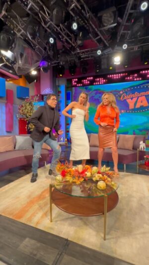 Roxana Castellanos Instagram - ¡¡NOS REGRESAN A LOS 90’S!! 😱🕺💃 @adalramones  y @larox07 se reencuentran en #cuéntameloya. ⭐️📺😍 @odalysrp @canalestrellas @cuentameloyaof
