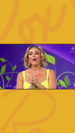Roxana Castellanos Instagram - ¡Estoy muy feliz! Ayer fue un día muy importante para mi,  la alfombra roja de mi monólogo @evitarpendejos 

Gracias por acompañarme a todos los medios de prensa, mi manitaaaa manina @GalileaMontijo, mi querido padrino @LuisRobertoGuzman, a  mi adorado @NCanun y @TanVelgo, a todos mis amigos del medio, a mis compañeras de @cuentameloyaof, a mis productores @RaymondGerenaOficial y @RichoSuastegui y a mi equipo de trabajo, pero sobre todo gracias Dios ♥

Los espero viernes, sábados y domingos en #CómoEvitarEnamorarseDeUnPendejo en @TelondeAsfaltoMX, boletos disponibles en Ticketmaster
.
.
.
.
.
#GraciasDios #VoyDerechoyNoMeQuito #Rox #CDMX #Teatro