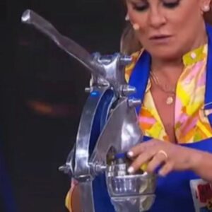 Roxana Castellanos Instagram - ¡Se me cayó todo! 🫠 ¿@cualeselbueno en hacer más jugo?