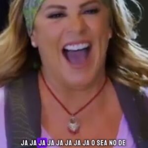 Roxana Castellanos Instagram - ¿Tú eres el que barre? El que va a reventar 🤣... ah no ¿verdad? #vanesita @vecinosoficial

¿Se saben algún chiste? Los leo en los comentarios 👀