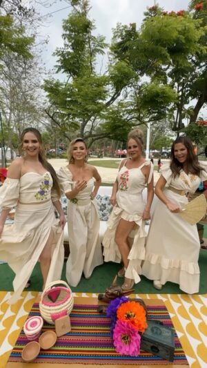 Roxana Castellanos Instagram - Felices de estar en el Festival Cumbre Tajín, en el parque temático Takilhsukut ¡En Papantla, Veracruz!  @larox07 @carmenmoriginal @ximenacordoba @vielkatv @canalestrellas @cuentameloyaof #cumbretajín2024 #semilladelaposteridad #ConLasEstrellas #Cuéntameloya  #CYA #entretenimiento