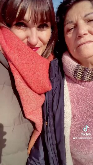 Rozalén Instagram - PLANAZO: Los Invasores de Albacete con mi madre 💕
Los mercaos, de las cosas que más disfruto de la vida!!!!!! 

#Invasores #Albacete #PlanesConTuMadre #Mercado