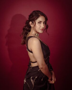Ruhani Sharma Instagram - 🍩 
.
.
.
.
📸 @puchi.photography 
MUA @makeuphairbyrahul 
Saree @raw_mango 
Jewellery @the_jewel_gallery
Styling @manogna_gollapudi
Assisted by @sai_mad_max1