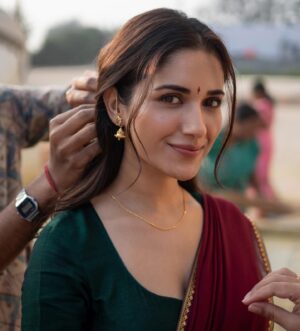 Ruhani Sharma Instagram - Happy ugadi / gudi padwa / navratri my lovessss ♥️♥️♥️
.
.
.
.
.
.
.
📸 @pranil_chintewar 
Mua @makeuphairbyrahul 
Wearing @kushalethnix 
styled by @anushapunjala 
Assisted by @sai_mad_max1