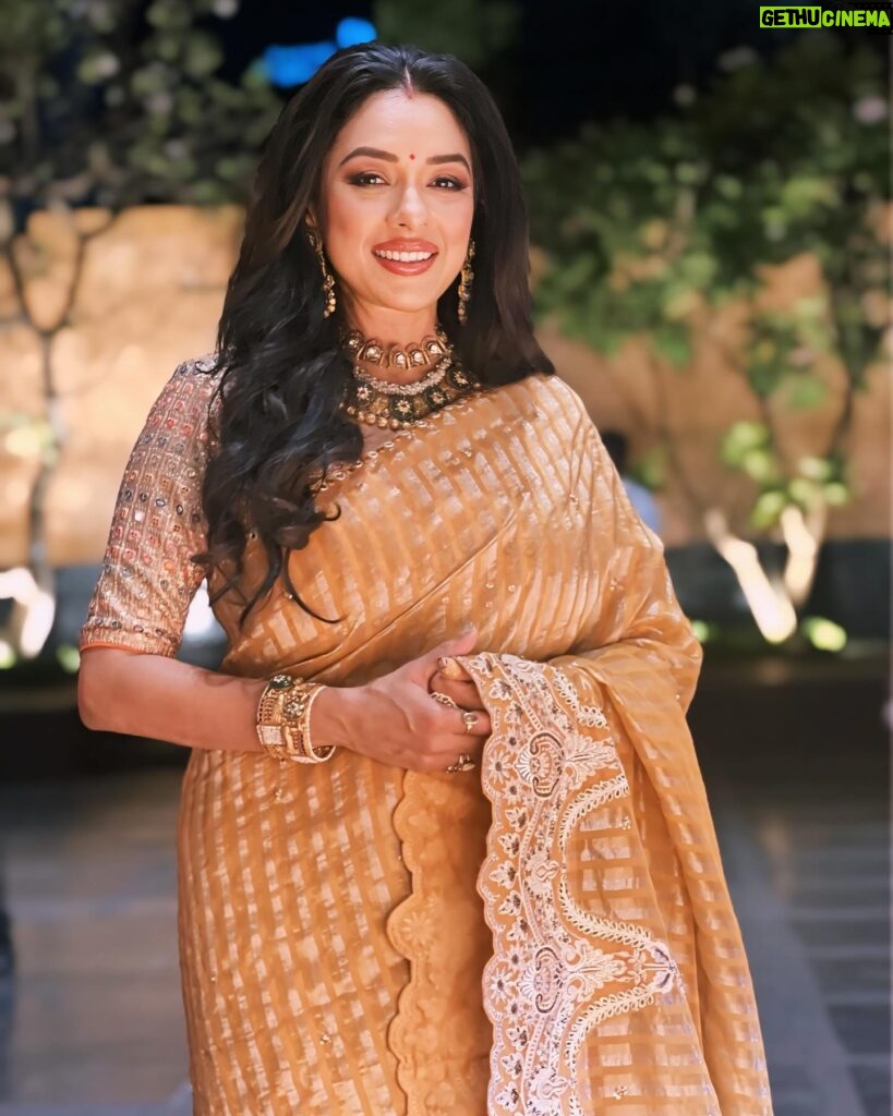 Rupali Ganguly Instagram - My Life colours …Yellow and Gold 💛⭐️💫 Baisakhi di lakh lakh vadaiyaan 💕💃 #sareelove #instagood #happiness #candidphotography #rupaliganguly #anupamaa #jaimatadi #jaimahakal🙏🕉 Love this Jewellery @chhedajewellers Outfit:- @studiobagechaa @_vaishnavii.3011 Styled by @hitendrakapopara Ring:- @rubans.in HMU @stylistsony @shivkumar2655 Thanks @bhosalelatika @nitishsingh291