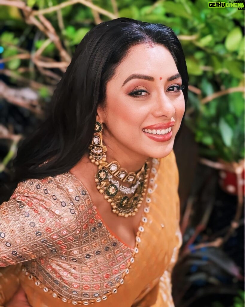 Rupali Ganguly Instagram - My Life colours …Yellow and Gold 💛⭐️💫 Baisakhi di lakh lakh vadaiyaan 💕💃 #sareelove #instagood #happiness #candidphotography #rupaliganguly #anupamaa #jaimatadi #jaimahakal🙏🕉 Love this Jewellery @chhedajewellers Outfit:- @studiobagechaa @_vaishnavii.3011 Styled by @hitendrakapopara Ring:- @rubans.in HMU @stylistsony @shivkumar2655 Thanks @bhosalelatika @nitishsingh291