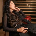 Rupali Ganguly Instagram - Colour me 🐈‍⬛ 🖤 Thank you to everyone who has given me, Anupamaa, so much love 🫶🏻🙏🏻 Blessed 🙏🏻🌹 @realbollywoodhungama outfit archanakochharofficial Styled by @hitendrakapopara HMU @shivkumar2655 @stylistsony